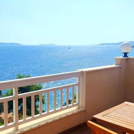 Sea-view Apartments, 2 Bedrooms, 2 Baths, 50 Meters From Beach! Appartamento *