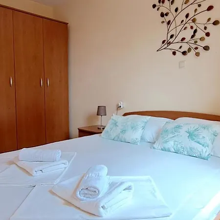 Sea-view Apartments, 2 Bedrooms, 2 Baths, 50 Meters From Beach! Appartamento *