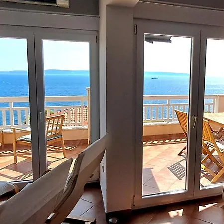 Sea-view Apartments, 2 Bedrooms, 2 Baths, 50 Meters From Beach! Appartamento Traù