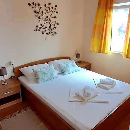 Sea-view Apartments, 2 Bedrooms, 2 Baths, 50 Meters From Beach! Appartamento Traù