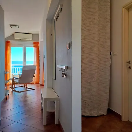 Sea-view Apartments, 2 Bedrooms, 2 Baths, 50 Meters From Beach! Traù