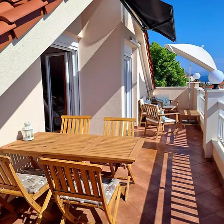 Sea-view Apartments, 2 Bedrooms, 2 Baths, 50 Meters From Beach! Appartamento