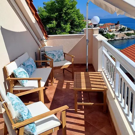 Sea-view Apartments, 2 Bedrooms, 2 Baths, 50 Meters From Beach! Appartamento Traù