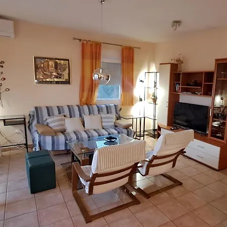Sea-view Apartments, 2 Bedrooms, 2 Baths, 50 Meters From Beach! Appartamento