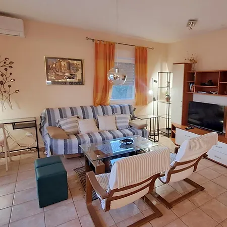 Appartamento Sea-view Apartments, 2 Bedrooms, 2 Baths, 50 Meters From Beach! Traù
