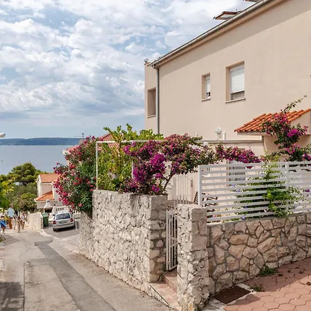 Sea-view Apartments, 2 Bedrooms, 2 Baths, 50 Meters From Beach! Traù