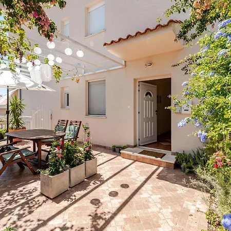Sea-view Apartments, 2 Bedrooms, 2 Baths, 50 Meters From Beach! * Traù