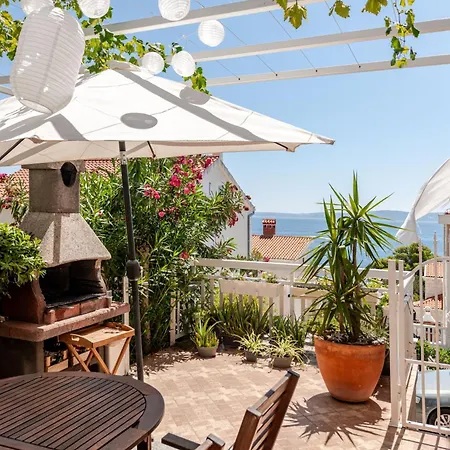 Sea-view Apartments, 2 Bedrooms, 2 Baths, 50 Meters From Beach! Appartamento
