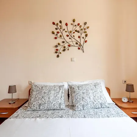 Sea-view Apartments, 2 Bedrooms, 2 Baths, 50 Meters From Beach! Traù