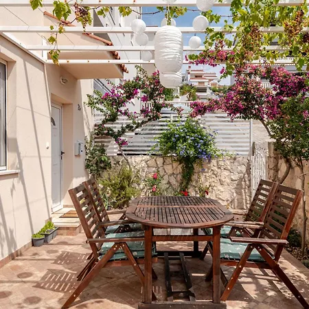 Sea-view Apartments, 2 Bedrooms, 2 Baths, 50 Meters From Beach! * Traù