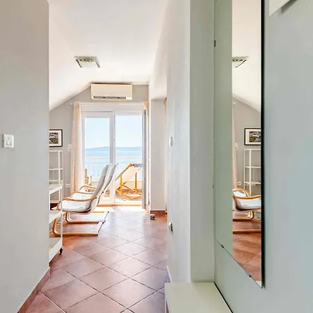 Sea-view Apartments, 2 Bedrooms, 2 Baths, 50 Meters From Beach! Appartamento