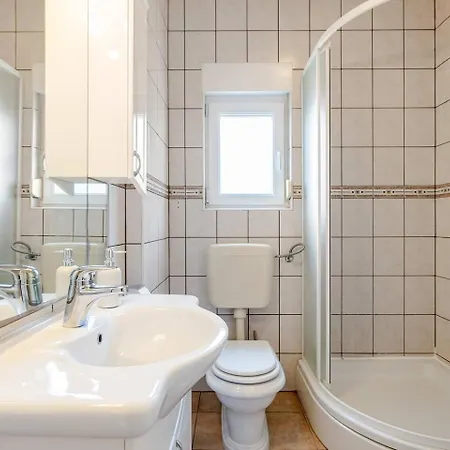 Sea-view Apartments, 2 Bedrooms, 2 Baths, 50 Meters From Beach! * Traù