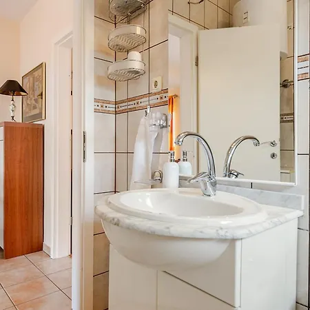 Sea-view Apartments, 2 Bedrooms, 2 Baths, 50 Meters From Beach! Appartamento Traù